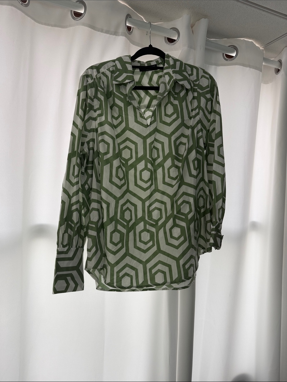 Women’s Green Geometric Print Long-Sleeve Blouse